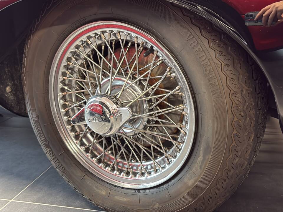 Afbeelding 32/34 van Jaguar E-Type (1968)