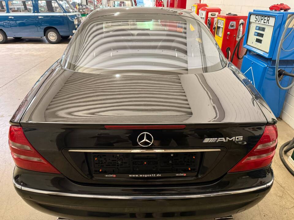 Immagine 16/19 di Mercedes-Benz CL 55 AMG (2001)