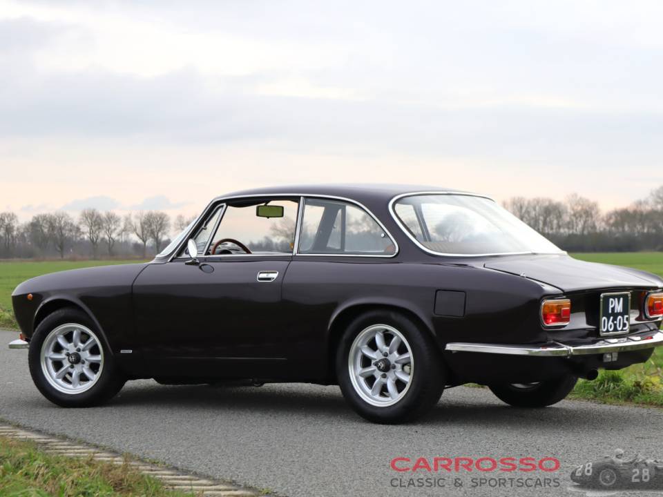 Afbeelding 36/40 van Alfa Romeo Giulia GT 1300 Junior (1972)