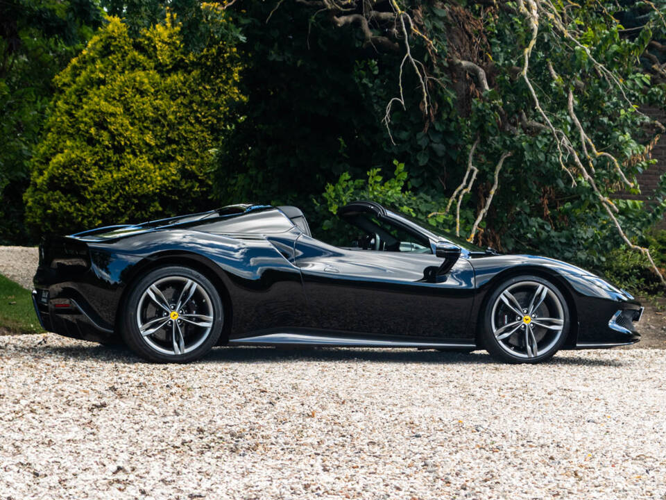 Image 7/15 of Ferrari 296 GTS (2024)