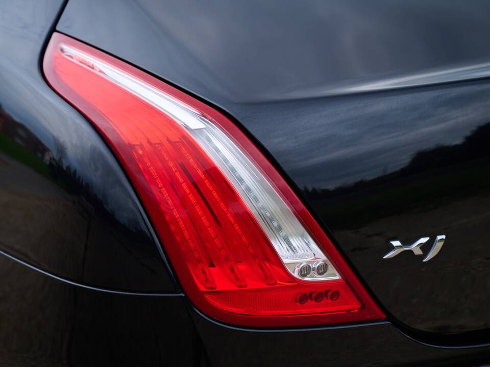 Bild 45/50 von Jaguar XJ 5.0 (2011)