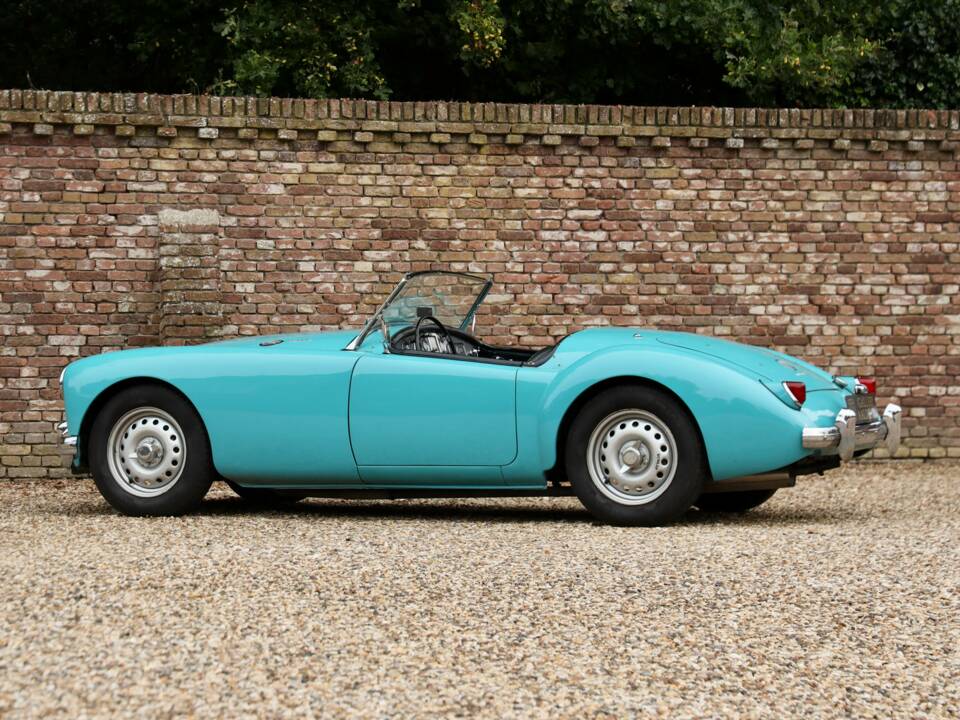 Afbeelding 40/50 van MG MGA Twin Cam (1959)