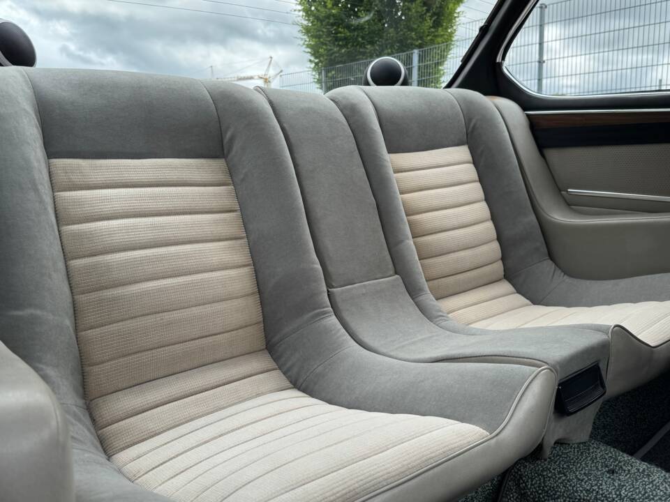 Image 43/73 of BMW 2,5 CS (1975)