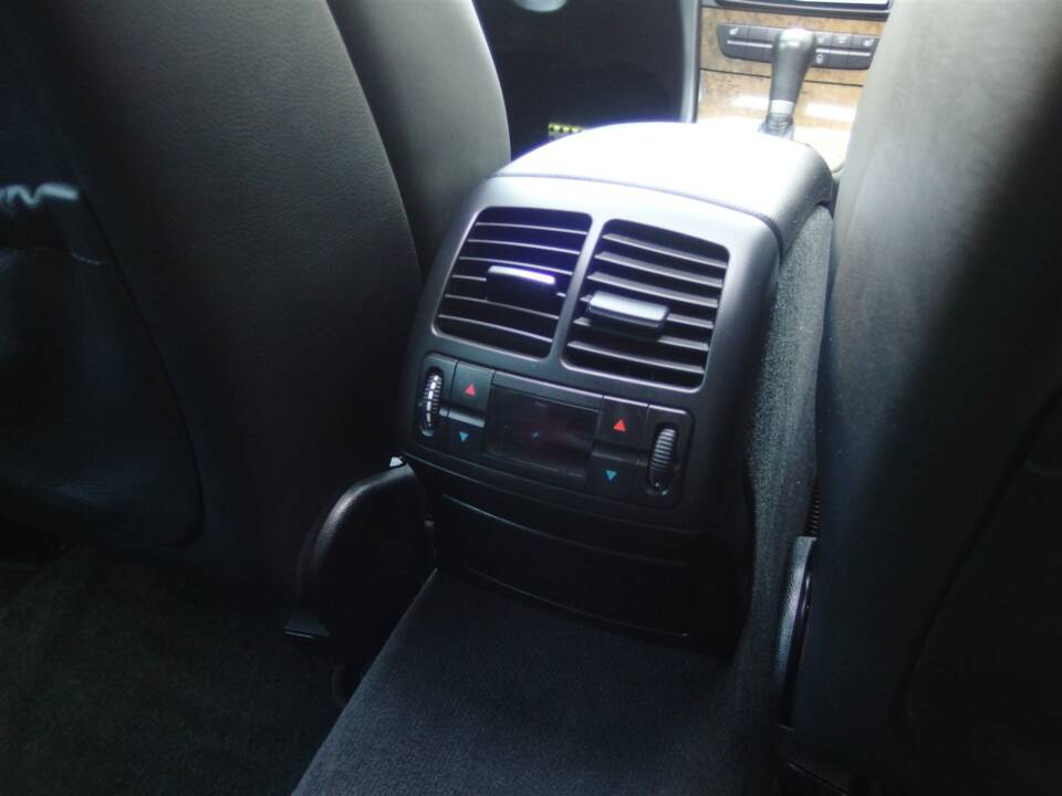 Image 58/98 of Mercedes-Benz E 63 AMG T (2008)