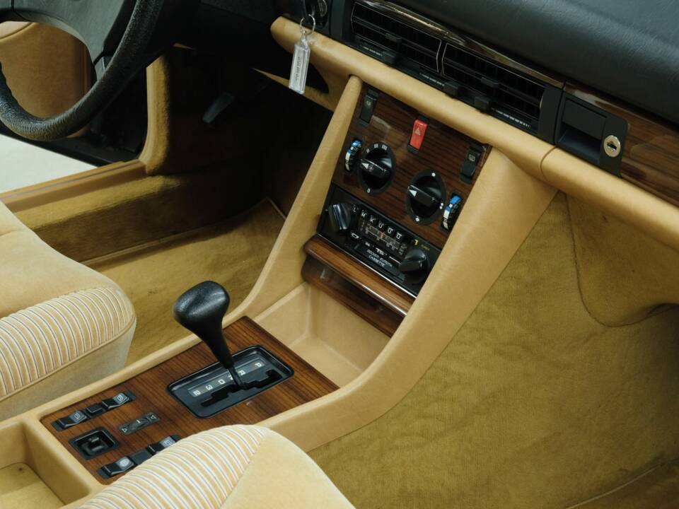 Bild 26/50 von Mercedes-Benz 280 SEL (1983)