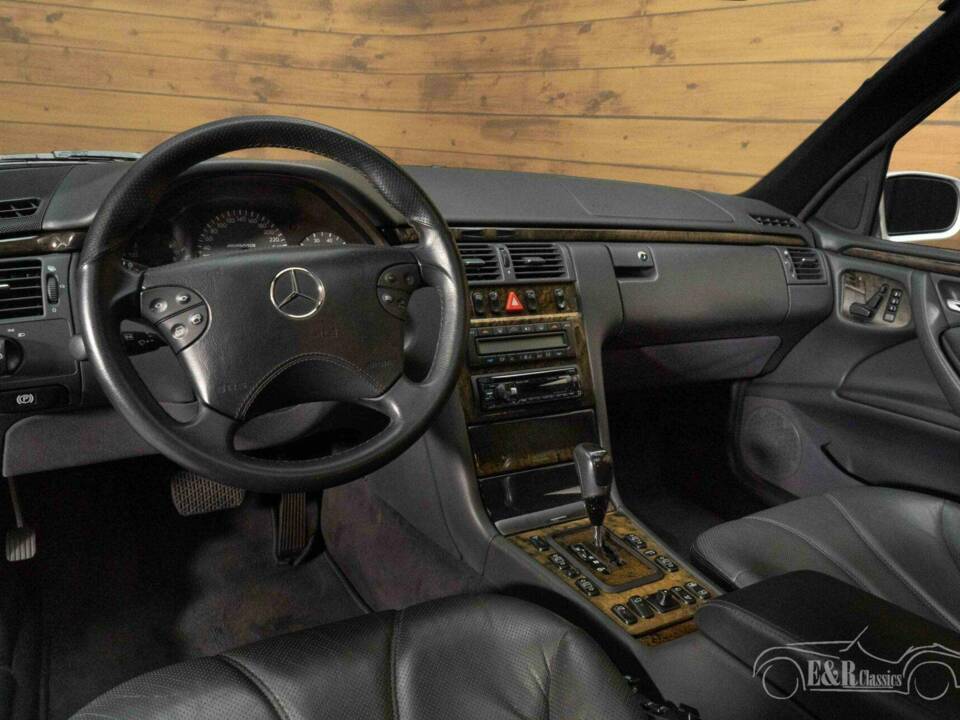 Image 2/19 of Mercedes-Benz E 55 AMG (2001)