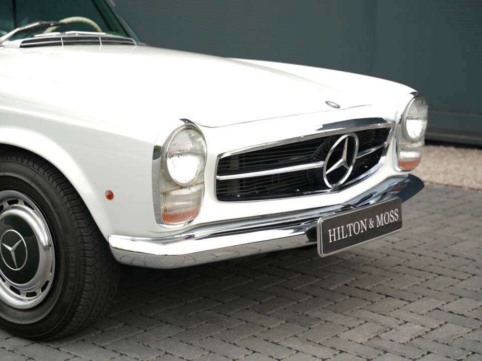 Image 25/50 de Mercedes-Benz 280 SL (1968)