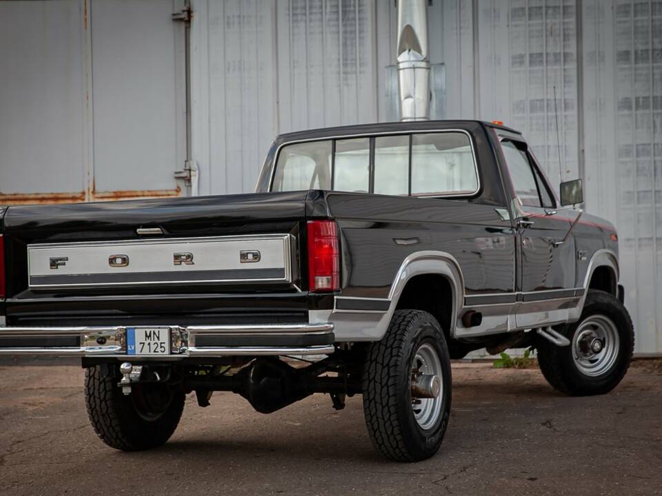 Image 7/8 of Ford F-250 (1983)