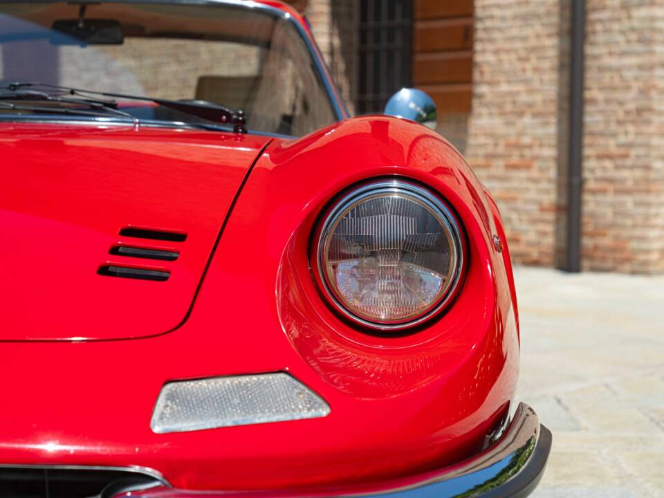 Image 20/50 de Ferrari Dino 246 GT (1971)