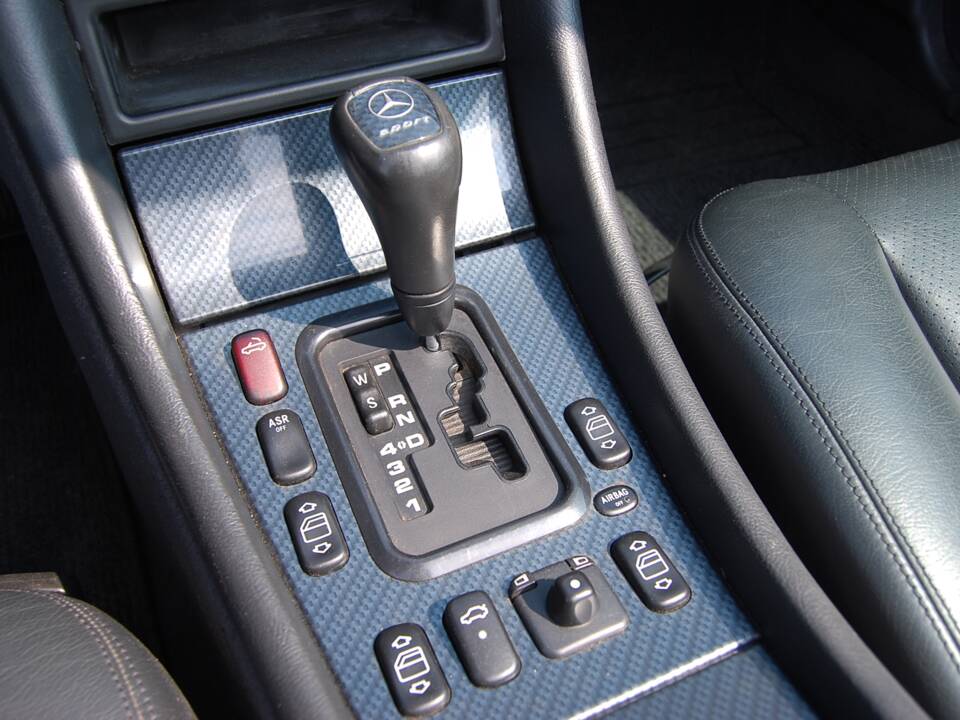 Image 28/46 of Mercedes-Benz CLK 200 (1999)