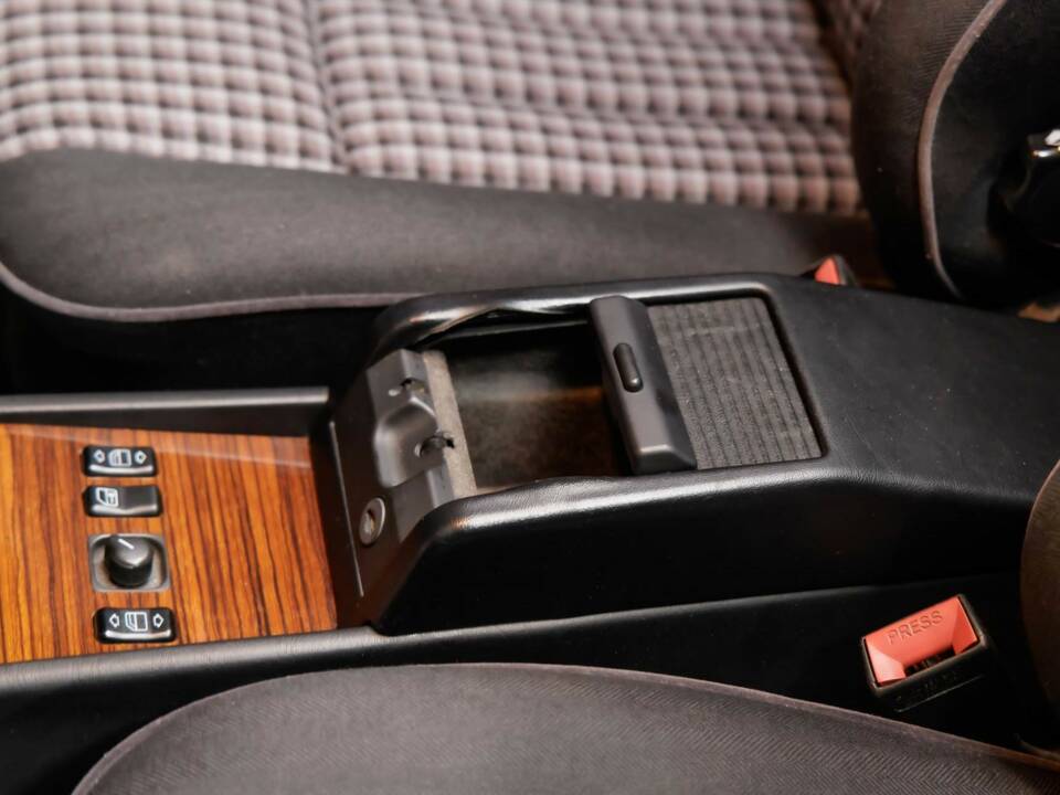 Bild 19/40 von Mercedes-Benz E 220 (1995)
