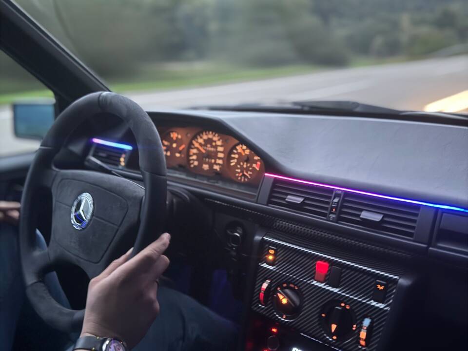 Immagine 6/14 di Mercedes-Benz 280 E (1993)