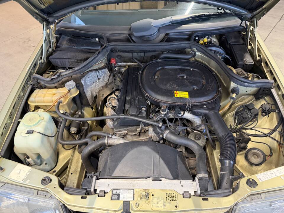 Afbeelding 19/33 van Mercedes-Benz 230 E (1985)