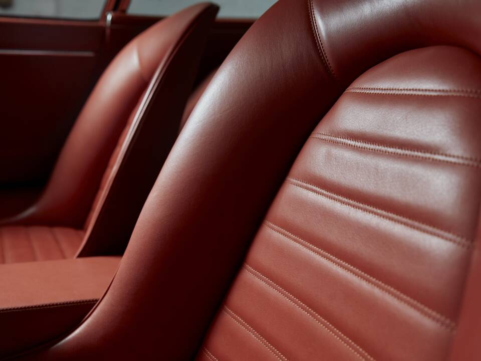 Bild 38/50 von Jaguar E-Type 3.8 Helm (1963)