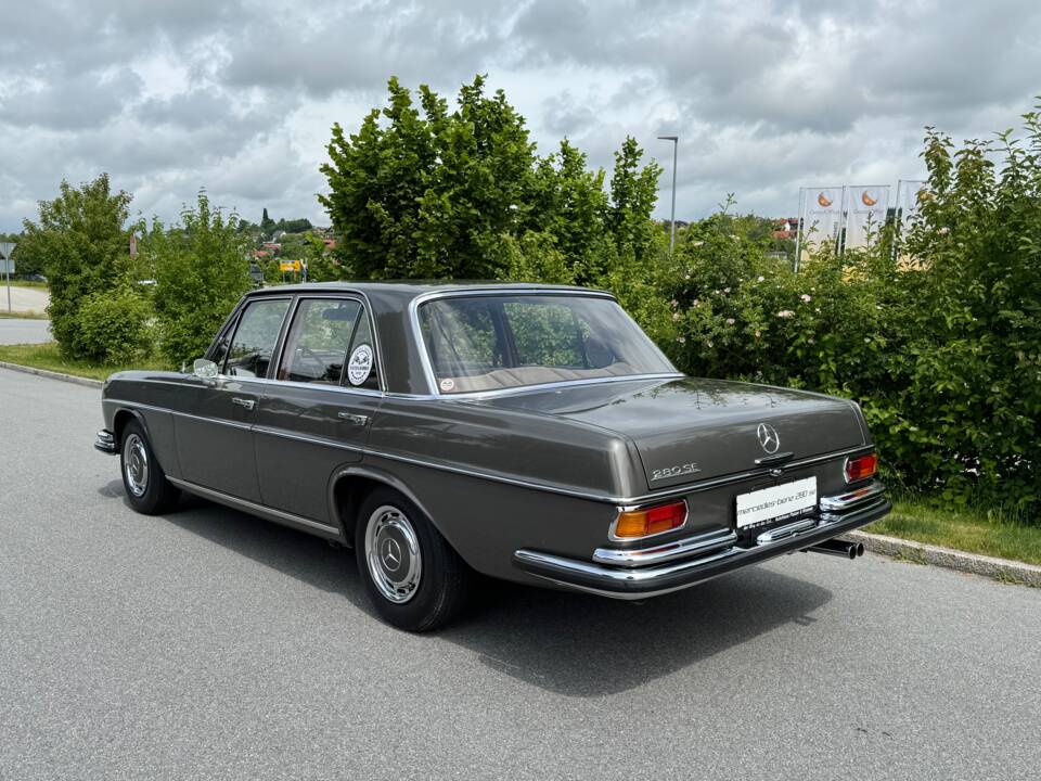 Image 3/47 of Mercedes-Benz 280 SE (1969)