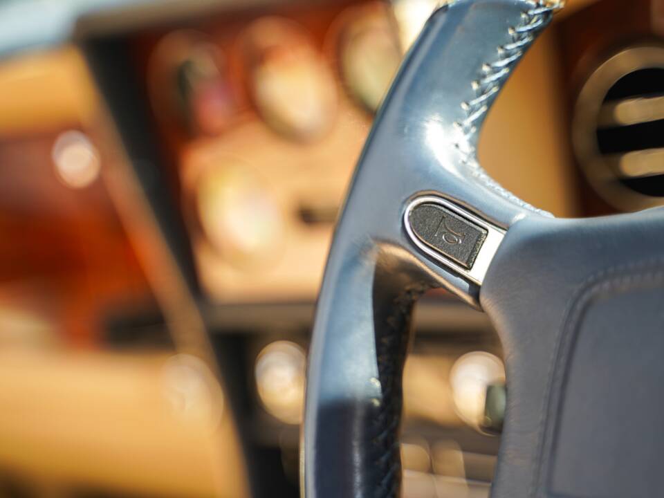 Bild 29/50 von Bentley Azure (2001)