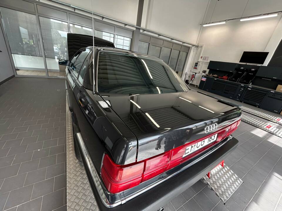 Immagine 6/44 di Audi 200 - 2.2 20V Turbo quattro (1990)