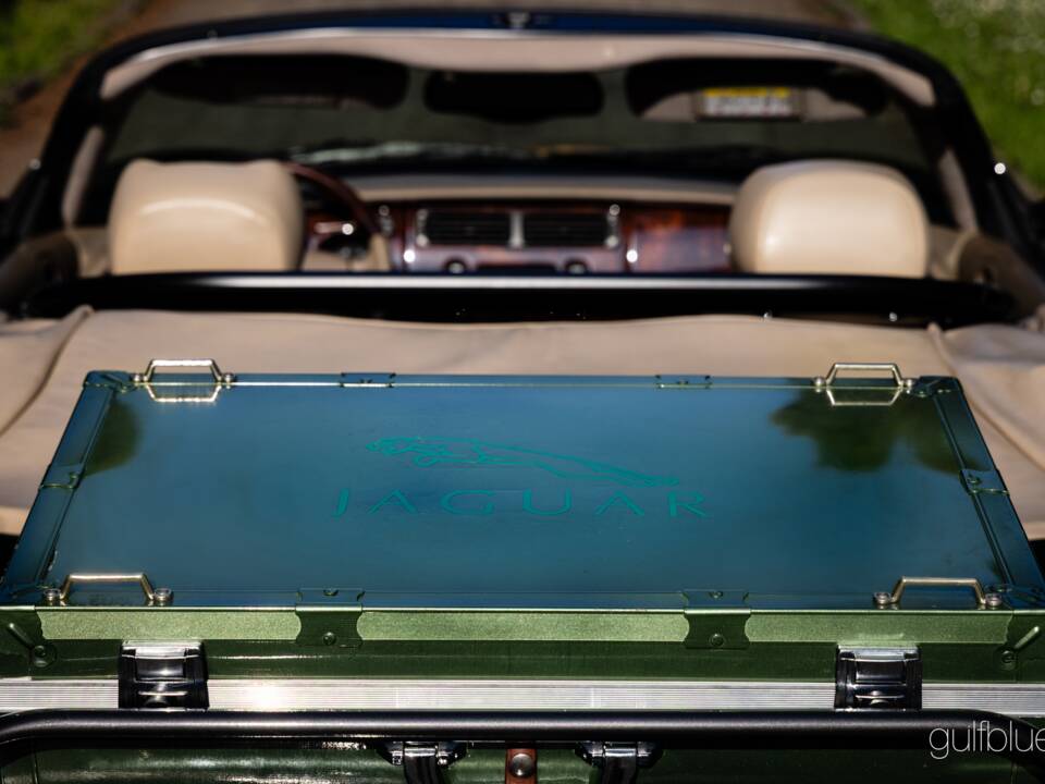 Image 28/70 of Jaguar XKR (2004)