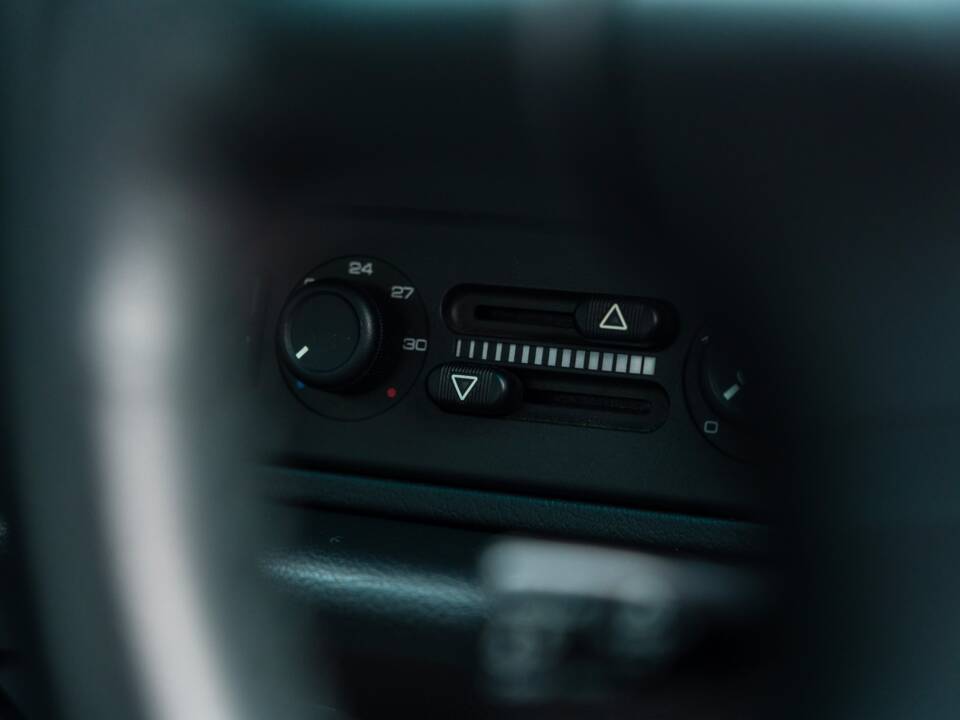 Image 33/68 of Porsche 911 Carrera (1997)