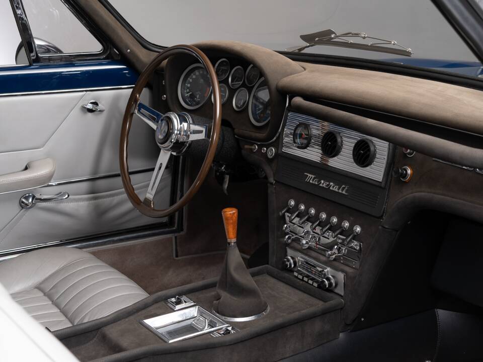 Bild 20/28 von Maserati 3500 GTI Sebring (1967)