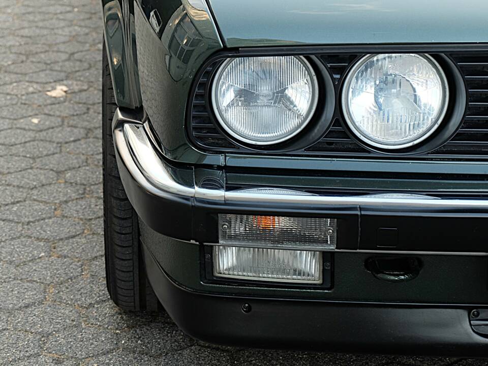 Immagine 28/48 di BMW 325i (1986)