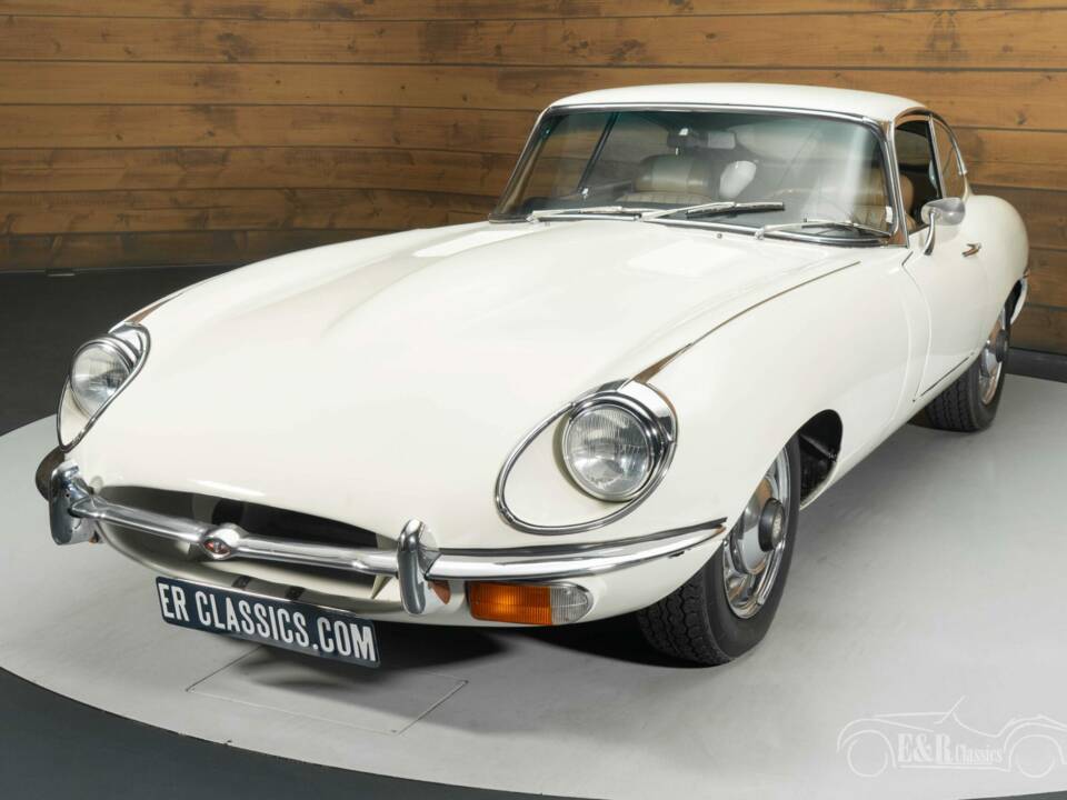 Image 5/8 of Jaguar E-Type (1969)