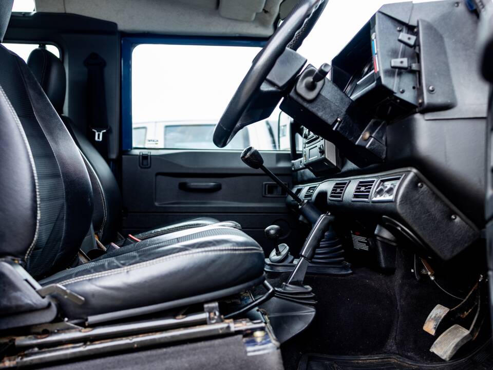 Image 40/41 of Land Rover Defender 90 (2004)