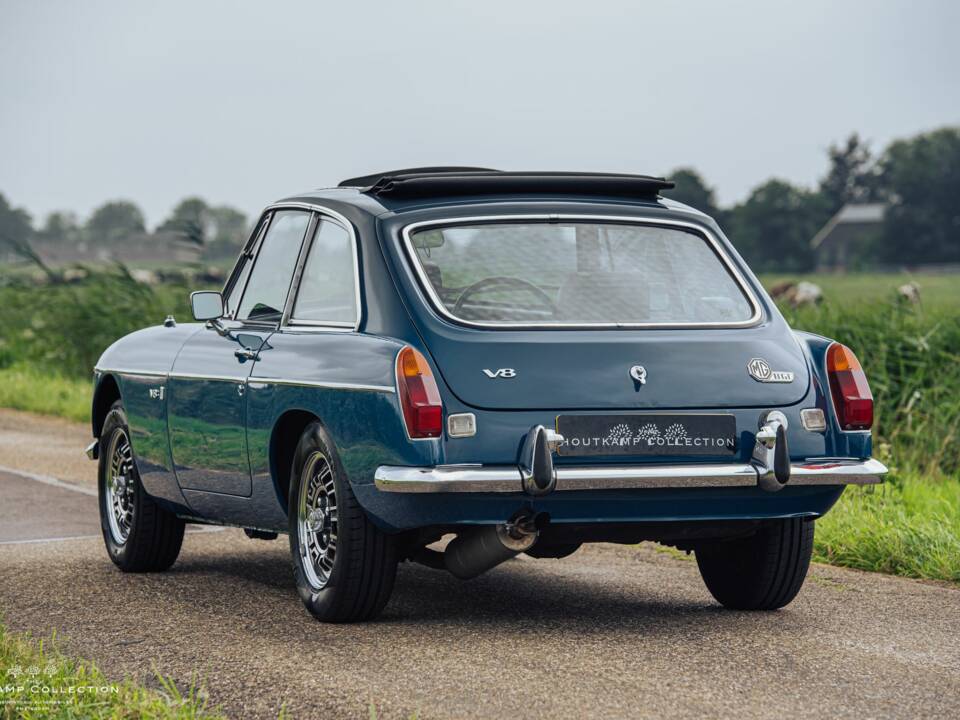 Image 29/40 of MG MGB GT V8 (1973)