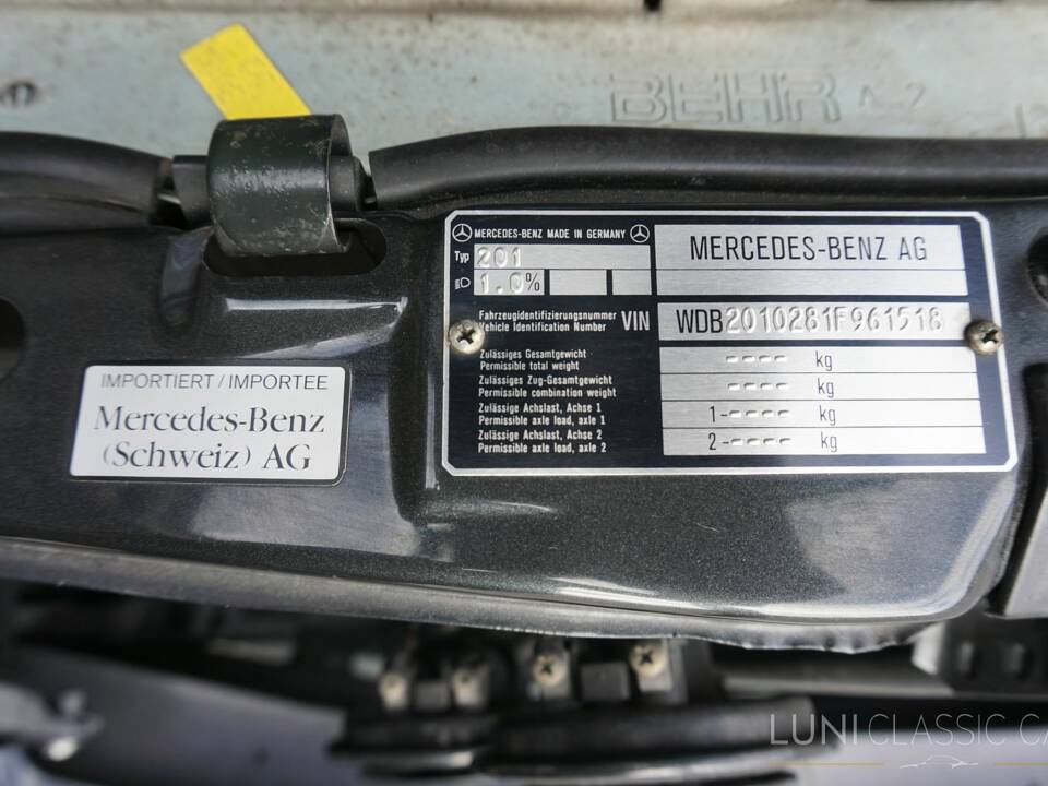 Immagine 46/47 di Mercedes-Benz 190 E 2.3 (1992)