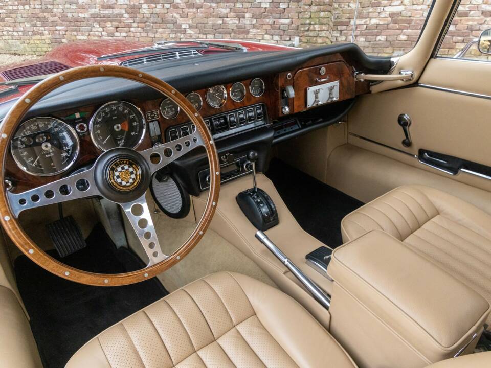 Imagen 48/50 de Jaguar Type E (2+2) (1969)