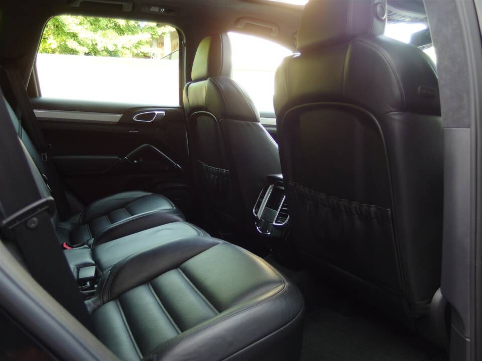 Bild 69/98 von Porsche Cayenne Turbo (2010)