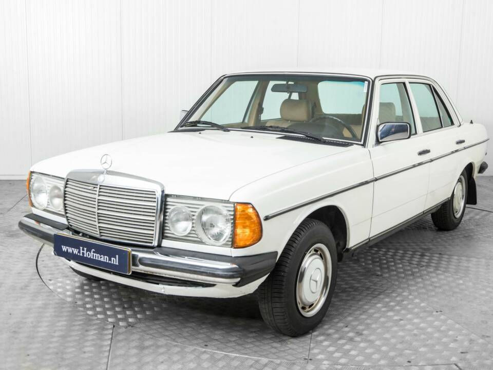 Image 17/50 of Mercedes-Benz 300 D (1980)