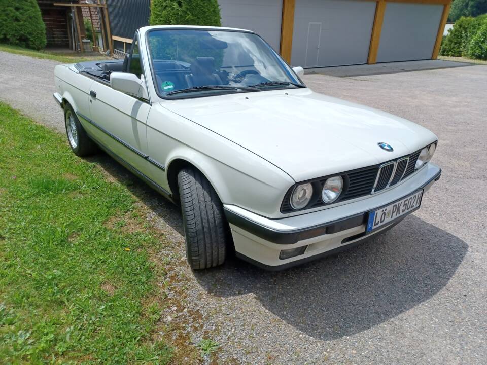 Image 55/55 of BMW 320i (1991)