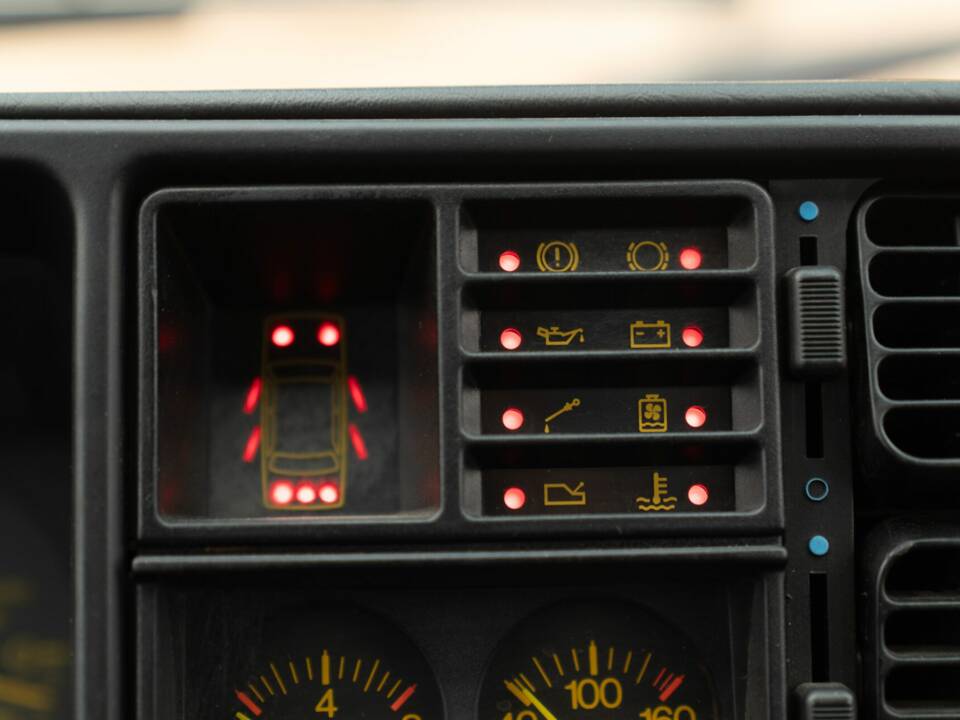 Image 49/50 of Lancia Delta HF Integrale 16V (1989)