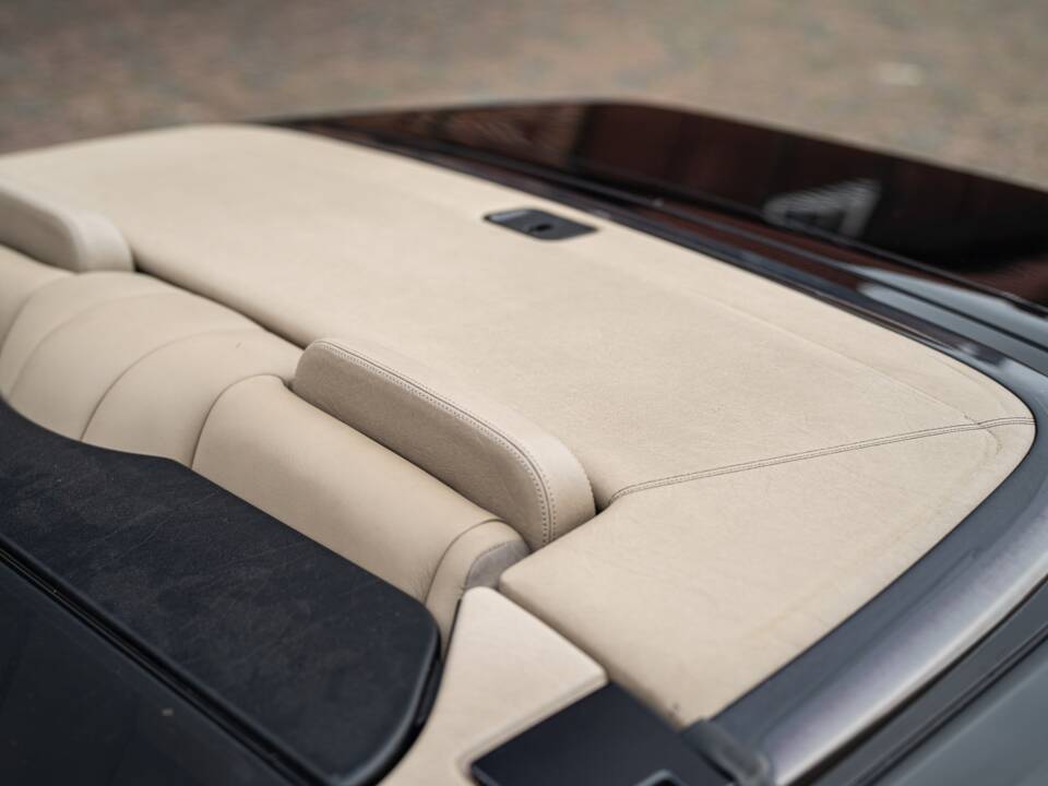 Image 17/83 de Mercedes-Benz E 220 (1996)