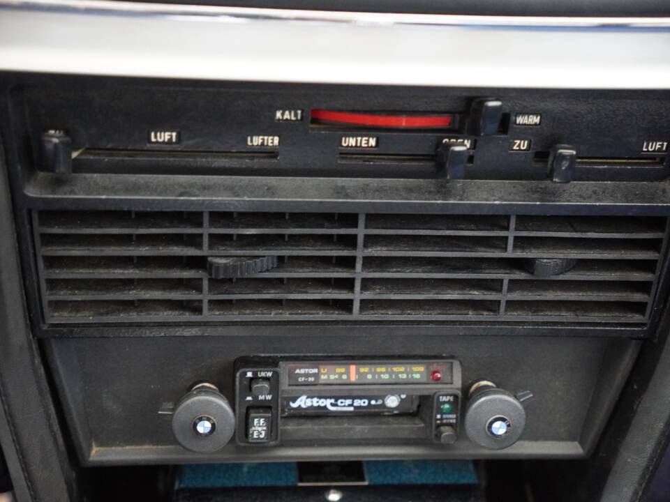 Image 19/22 of BMW 3.0 CS (1974)