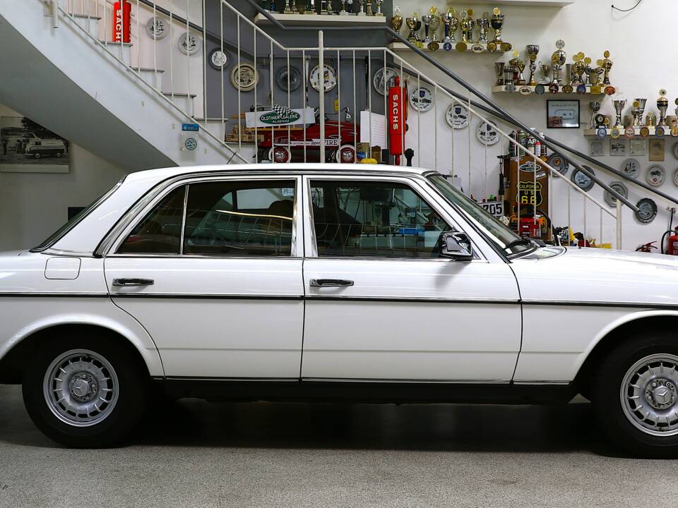 Bild 5/25 von Mercedes-Benz 280 E (1977)