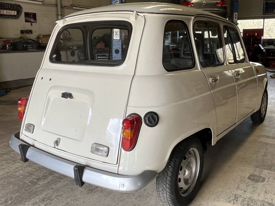 Image 27/50 of Renault R 4 (1987)