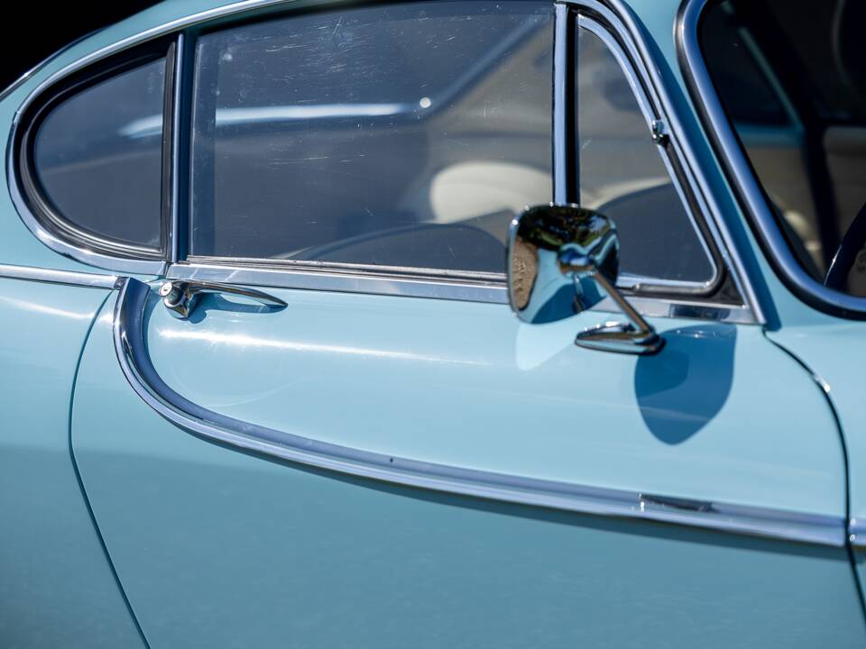 Image 32/50 of Volvo 1800 S (1964)