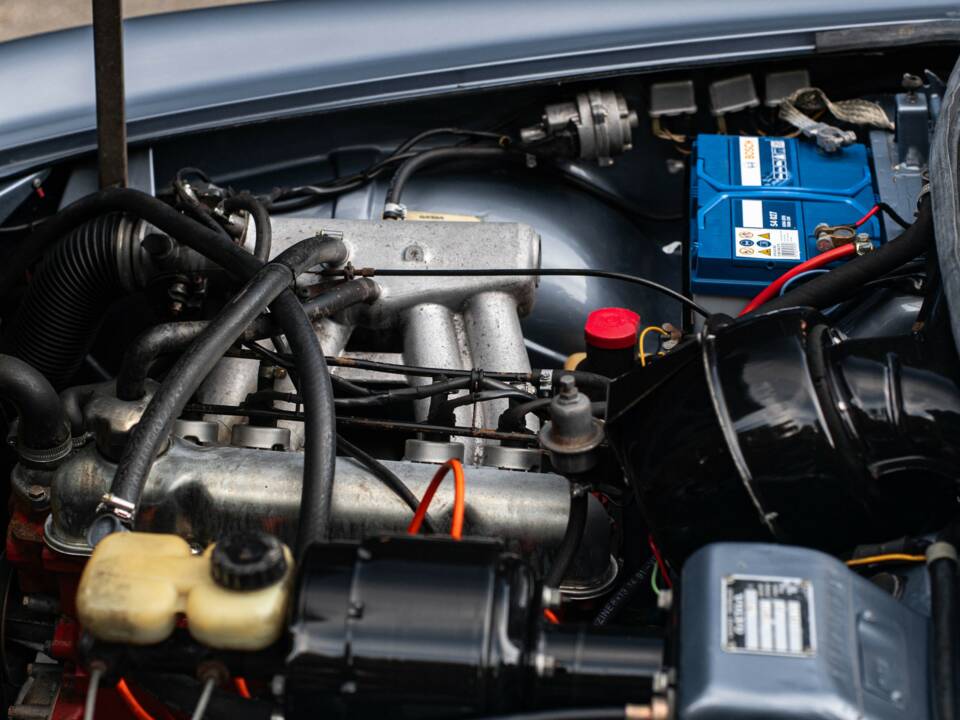 Image 21/23 of Volvo 1800 E (1971)
