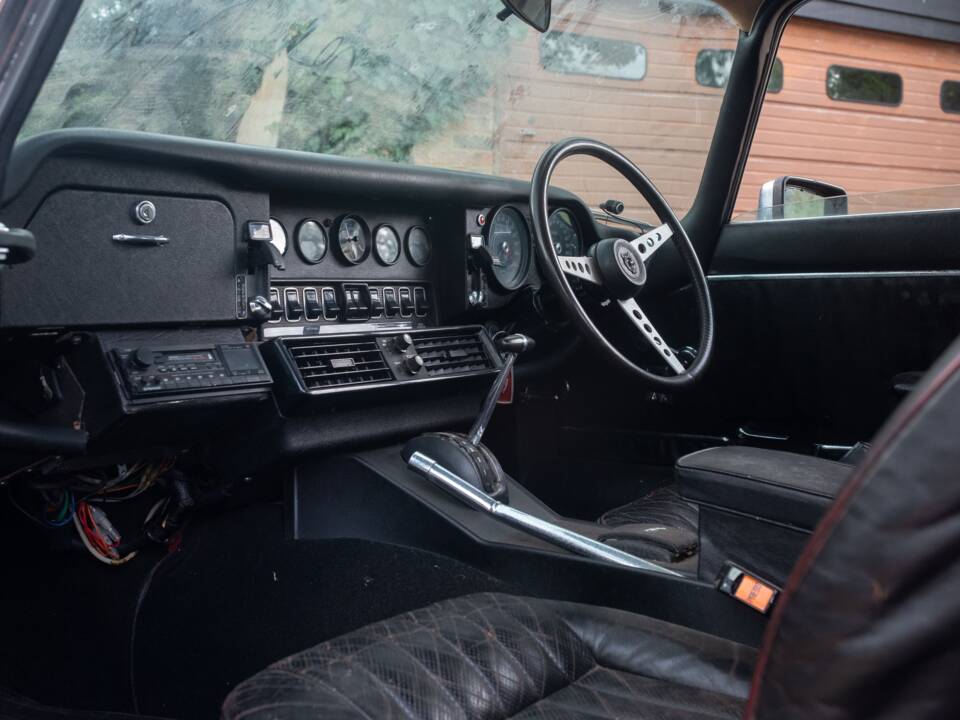 Image 4/50 de Jaguar Type E V12 (2+2) (1973)