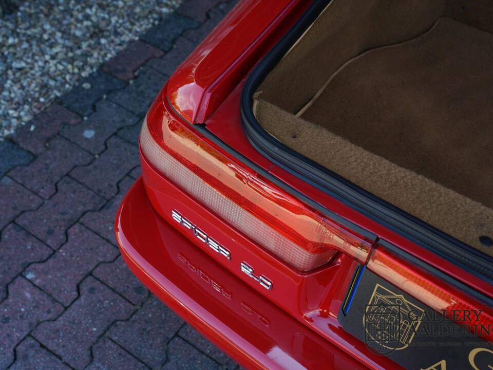 Immagine 25/50 di Alfa Romeo 2.0 Spider (1991)