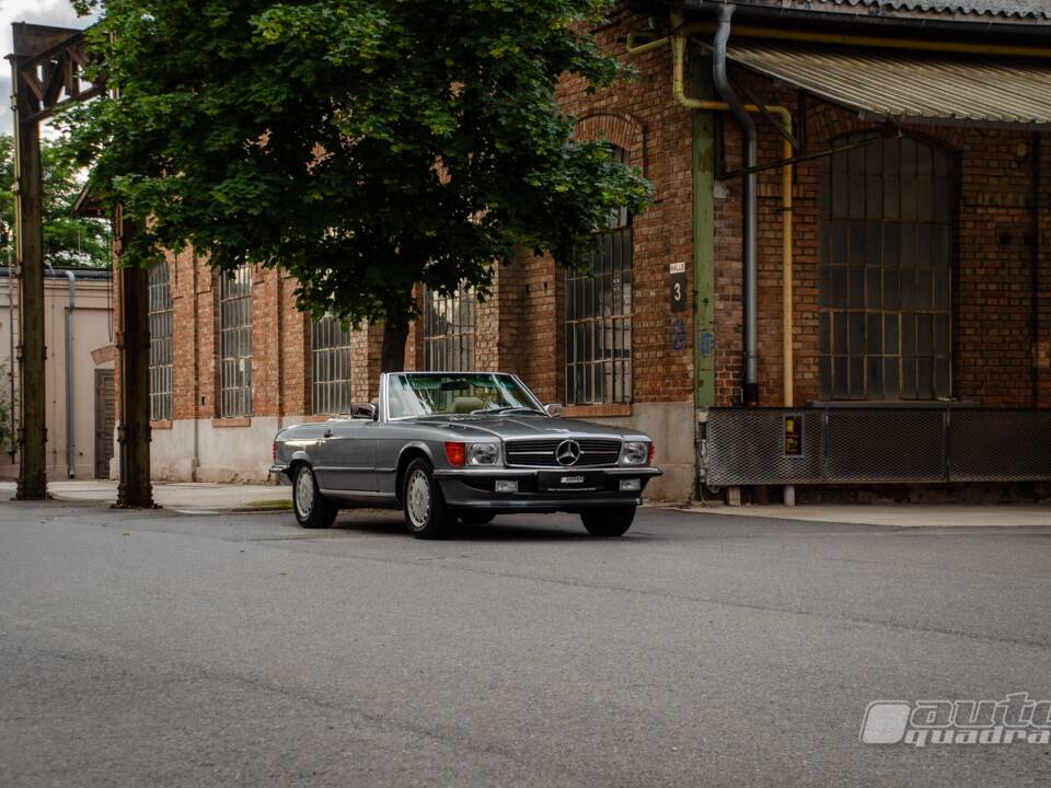 Image 3/23 of Mercedes-Benz 560 SL (1988)