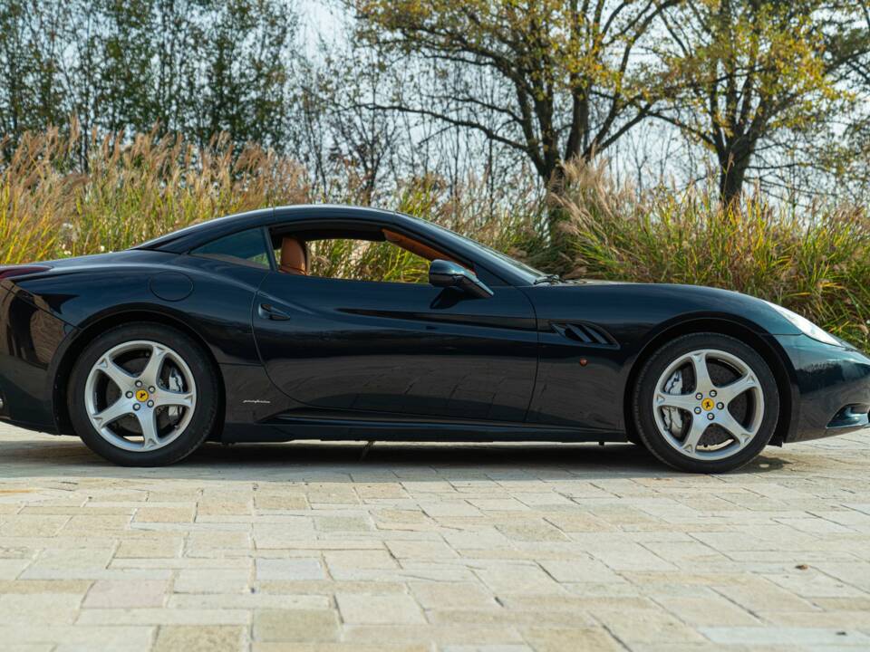 Bild 4/50 von Ferrari California (2010)