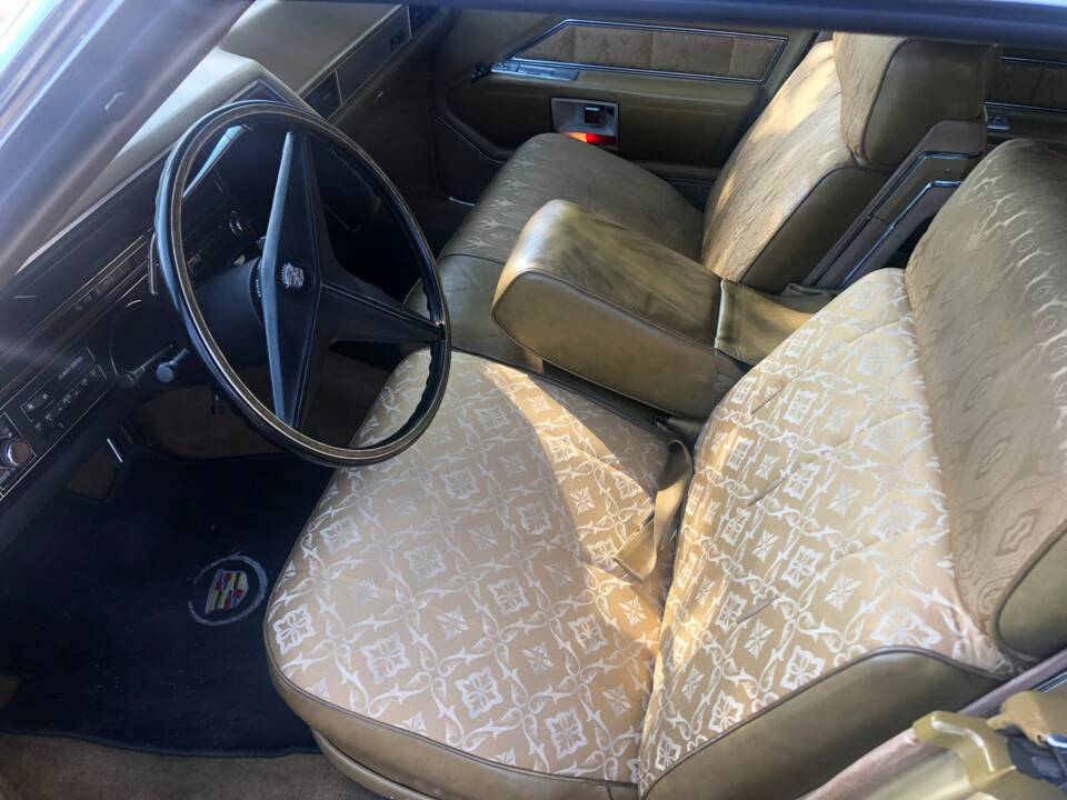 Image 5/5 of Cadillac Sedan DeVille (1969)