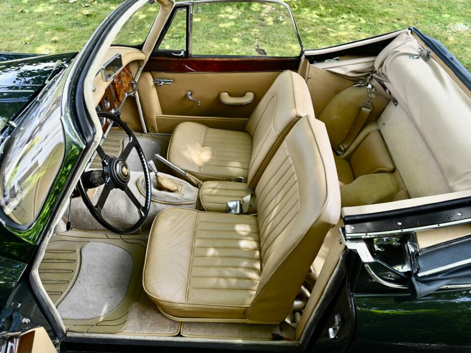 Immagine 38/50 di Jaguar XK 150 3.8 S DHC (1960)
