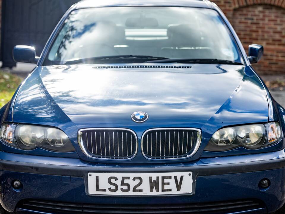 Image 22/38 of BMW 325i (2002)