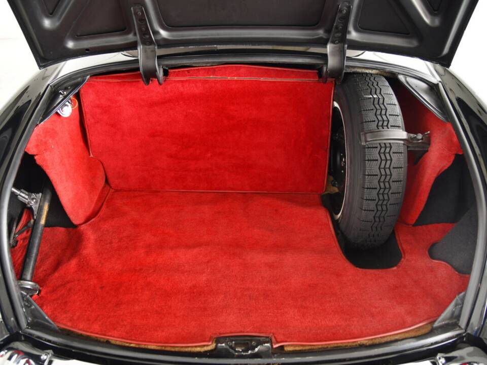 Bild 34/38 von Mercedes-Benz 220 SE (1960)