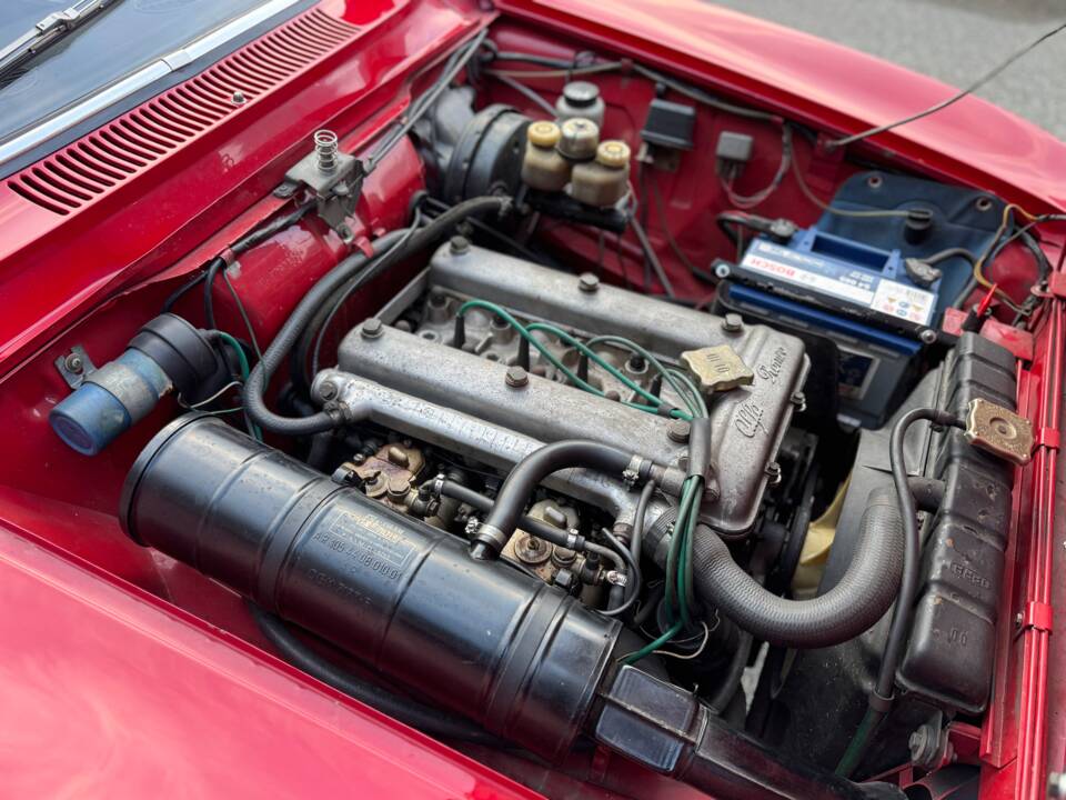 Immagine 37/48 di Alfa Romeo Giulia GT 1300 Junior (1972)