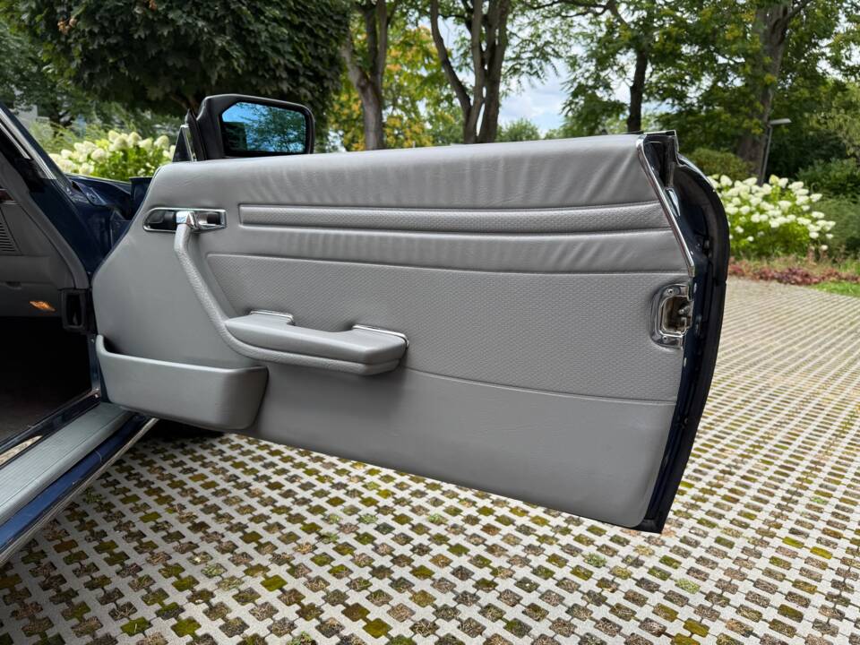 Image 17/30 of Mercedes-Benz 560 SL (1987)